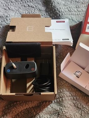 RESOUND SAVI LEFT Hearing Aid NEW OPENED BOX. COMES WITH EVERYTHING!